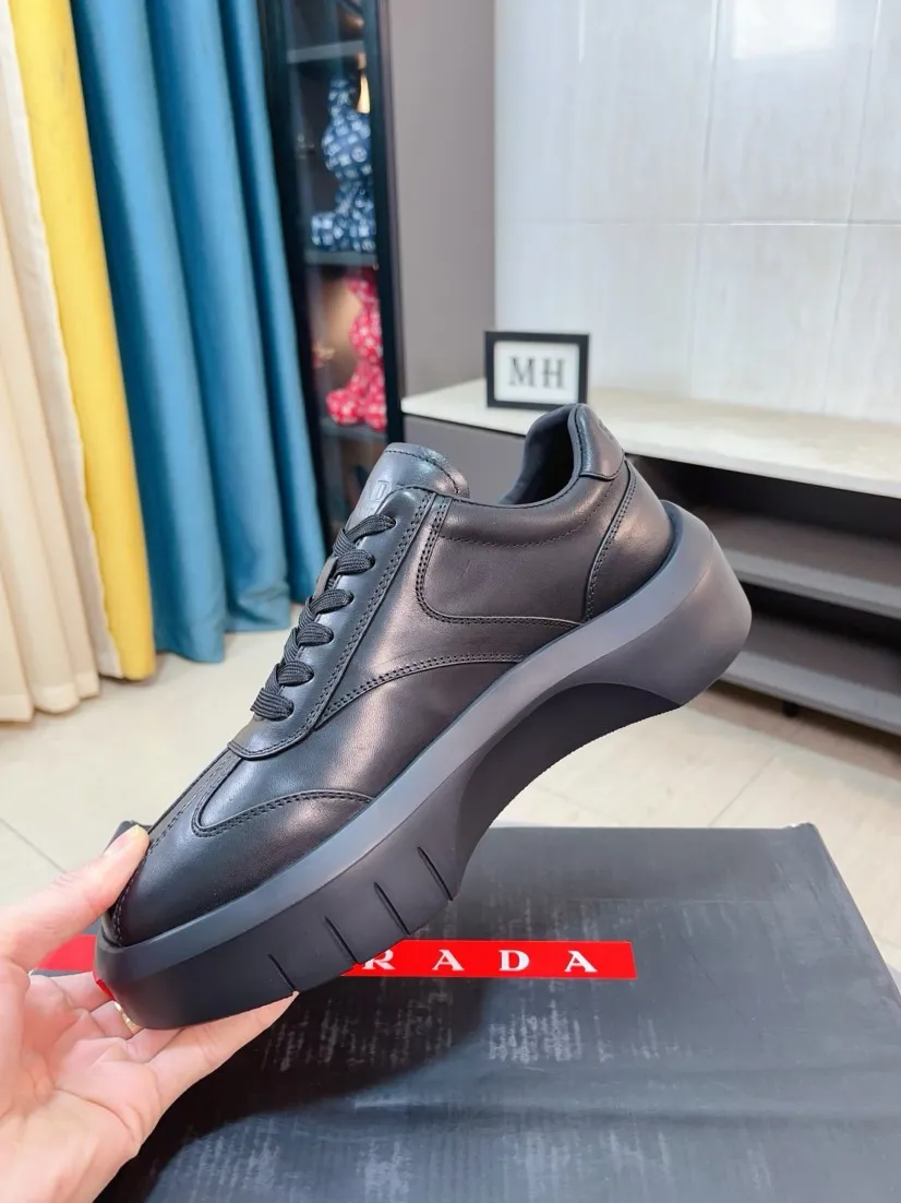 Men's shoes 💰620🌹🌹High-quality new Prada counters are launched simultaneously. The new men's shoes and 😘fabrics are selected from imported mesh and glue-spraying technology. Imported cowhide lining. 👍🏿High-end☄️Open-molded non-slip rubber outsole, exquisite lines, simple and elegant, comfortable and high-end for leisure travel. Code number: 38 to 44